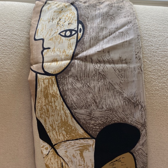 Nine silk scarves. Some never worn and some lightly loved. - Picture 6 of 16